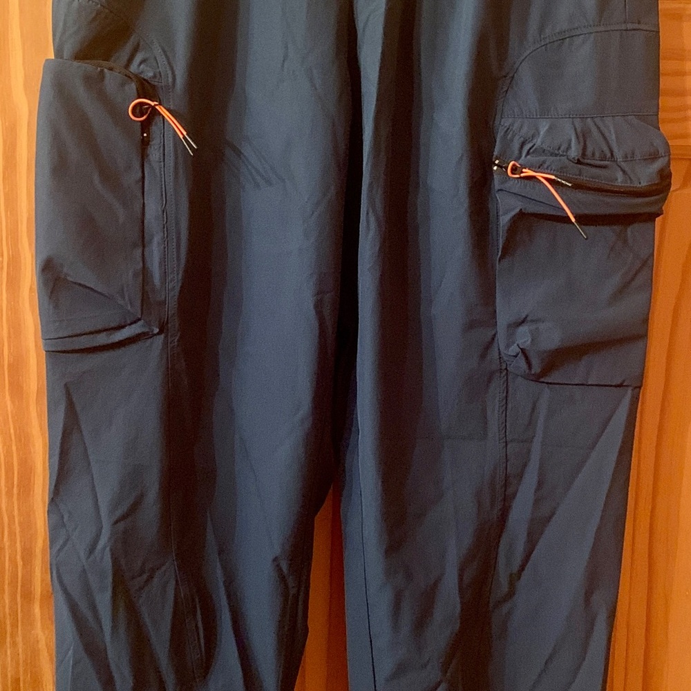Size large (12) womens navy blue cargo HALARA pants bnwt